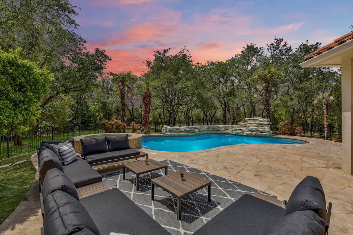 Sleeps 19 | Pool, Game Room | Lake Travis Estate #39