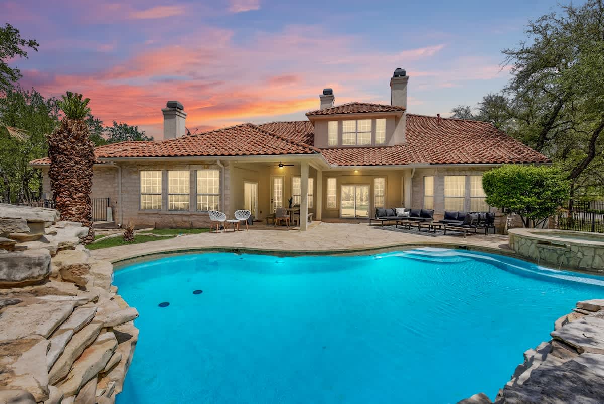 Sleeps 19 | Pool, Game Room | Lake Travis Estate #28