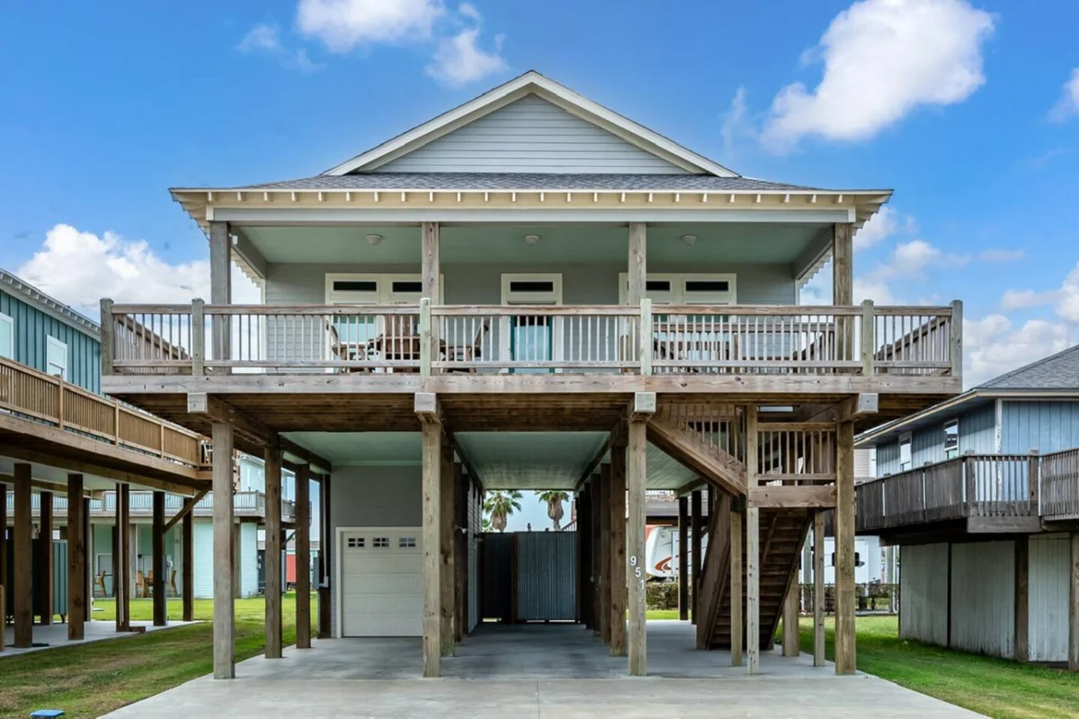 Home in Bolivar Peninsula property photo 2