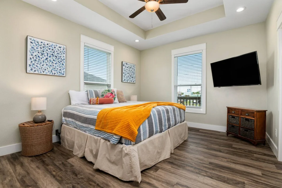 Bedroom 1 image 1