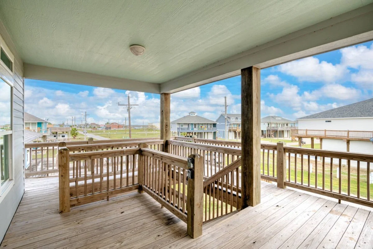 Home in Bolivar Peninsula property photo 4