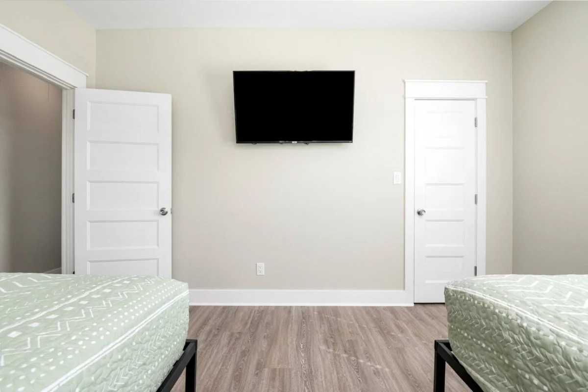 Bedroom 3 image 1