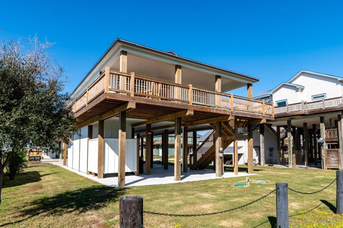Home in Bolivar Peninsula property photo 2
