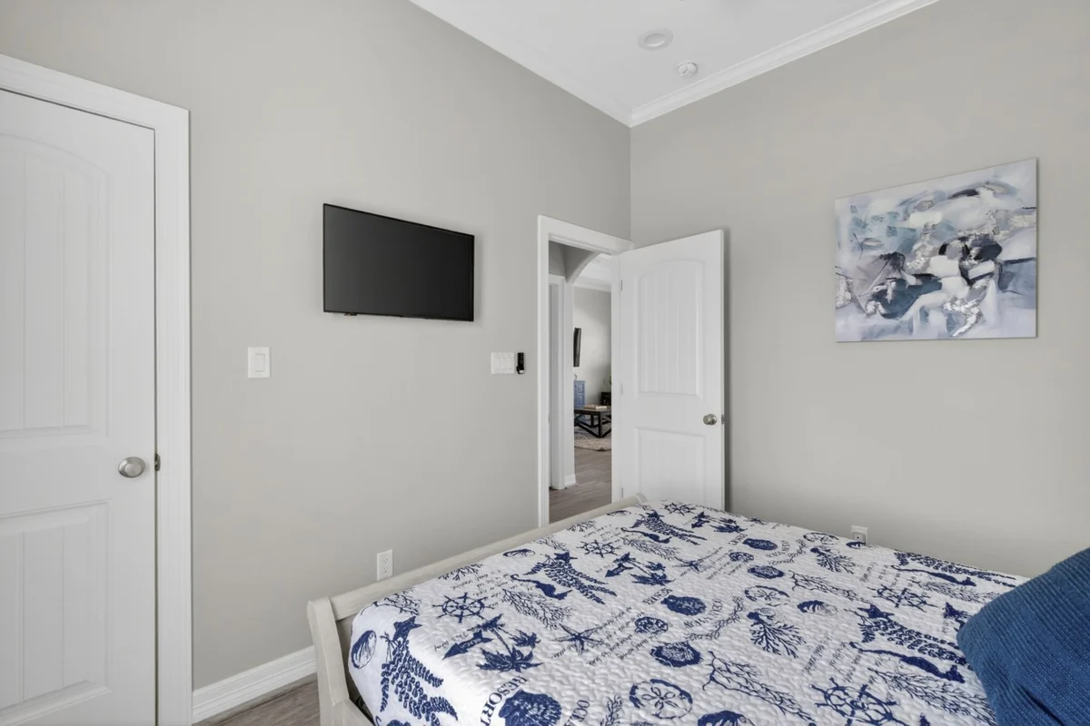 Bedroom 1 image 1