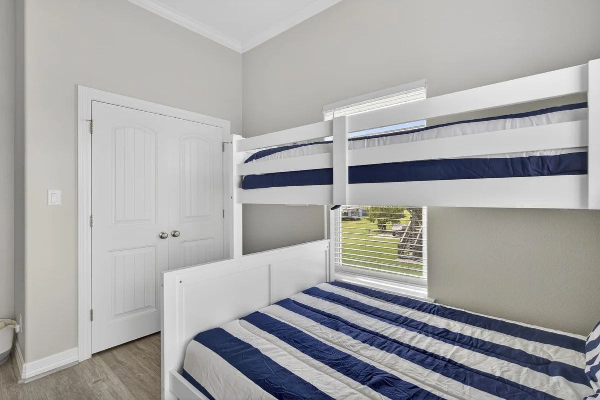 Bedroom 3 image 1