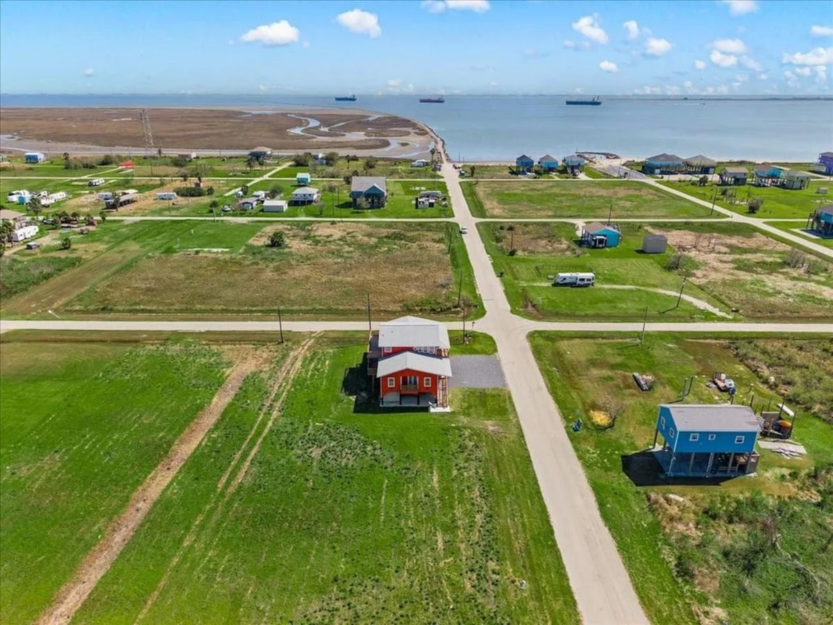 Home in Bolivar Peninsula property photo 3