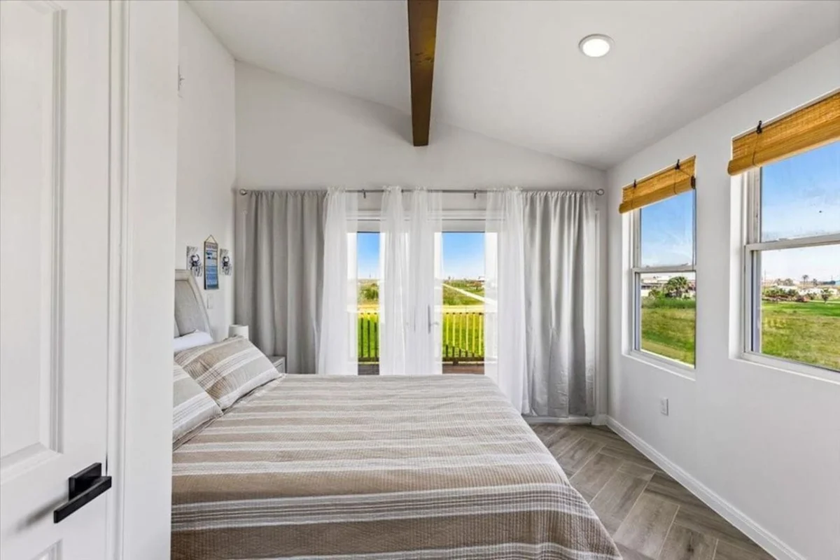 Home in Bolivar Peninsula property photo 4