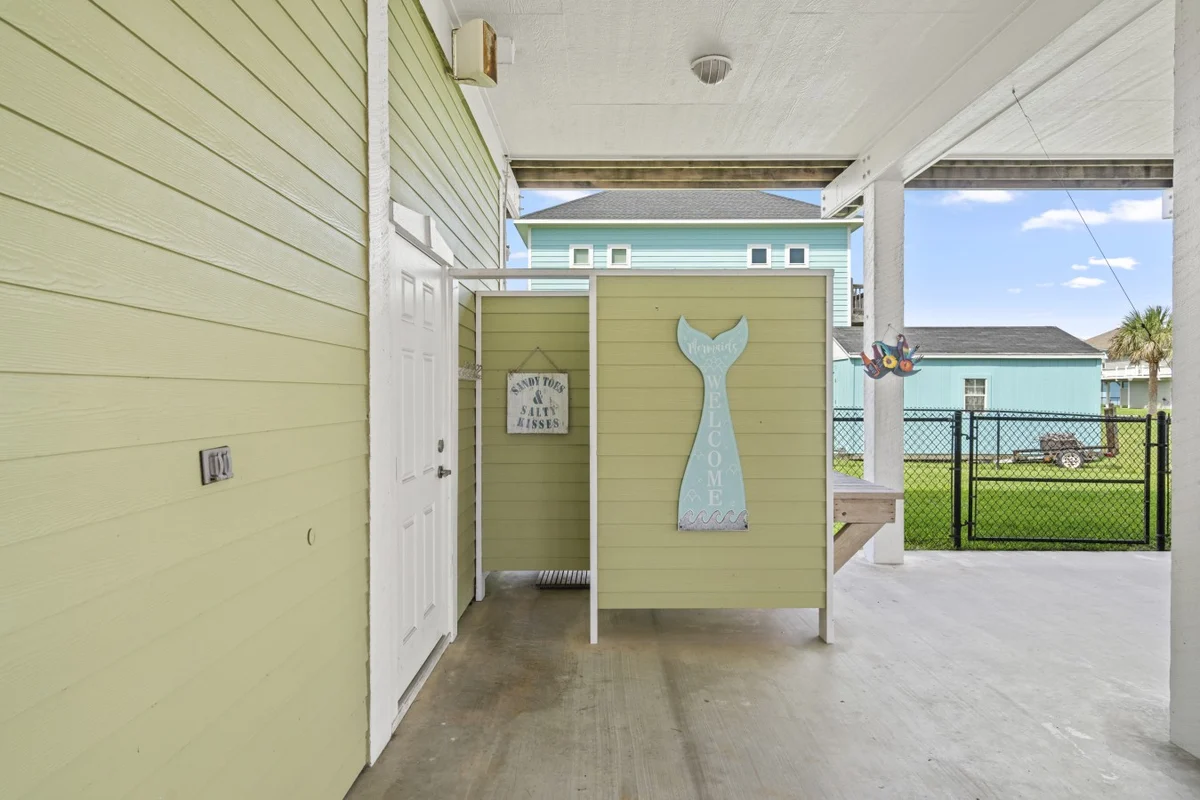 Home in Bolivar Peninsula property photo 5