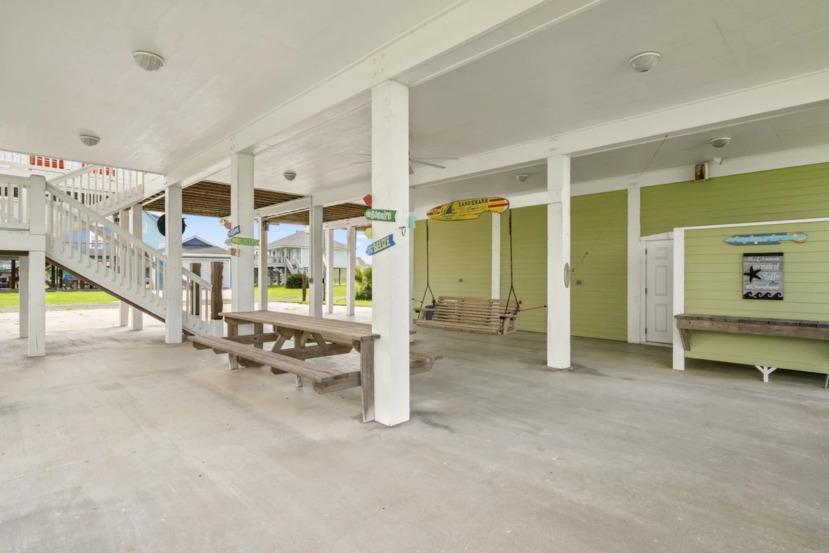 Home in Bolivar Peninsula property photo 4