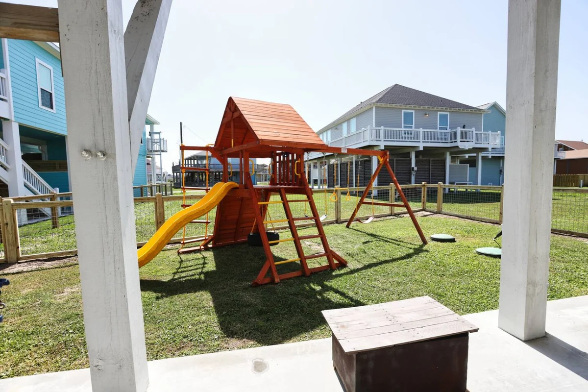 Home in Bolivar Peninsula property photo 4