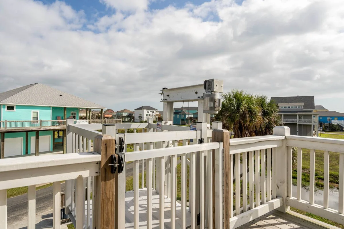 Home in Bolivar Peninsula property photo 5
