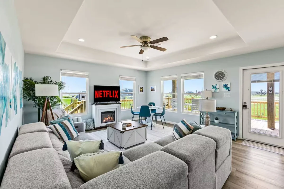 Home in Bolivar Peninsula property photo 2