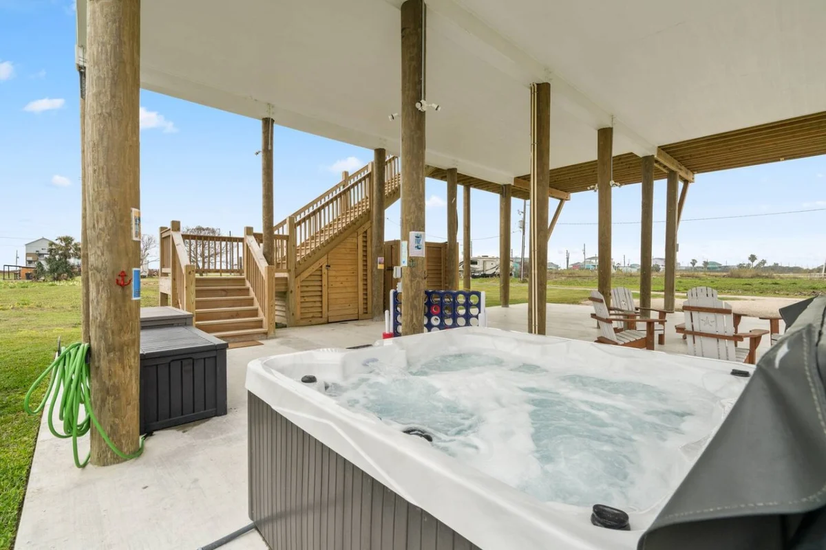 Home in Bolivar Peninsula property photo 3