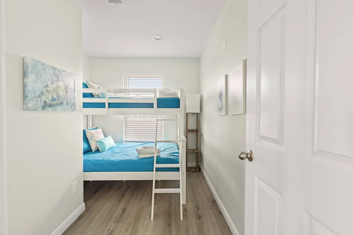 Bedroom 3 image 1
