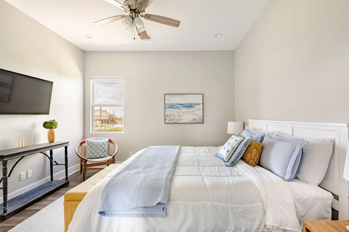 Bedroom 1 image 1
