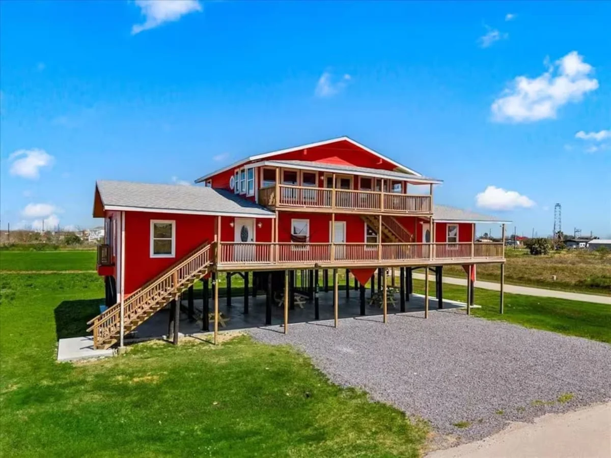 Home in Bolivar Peninsula property photo 3