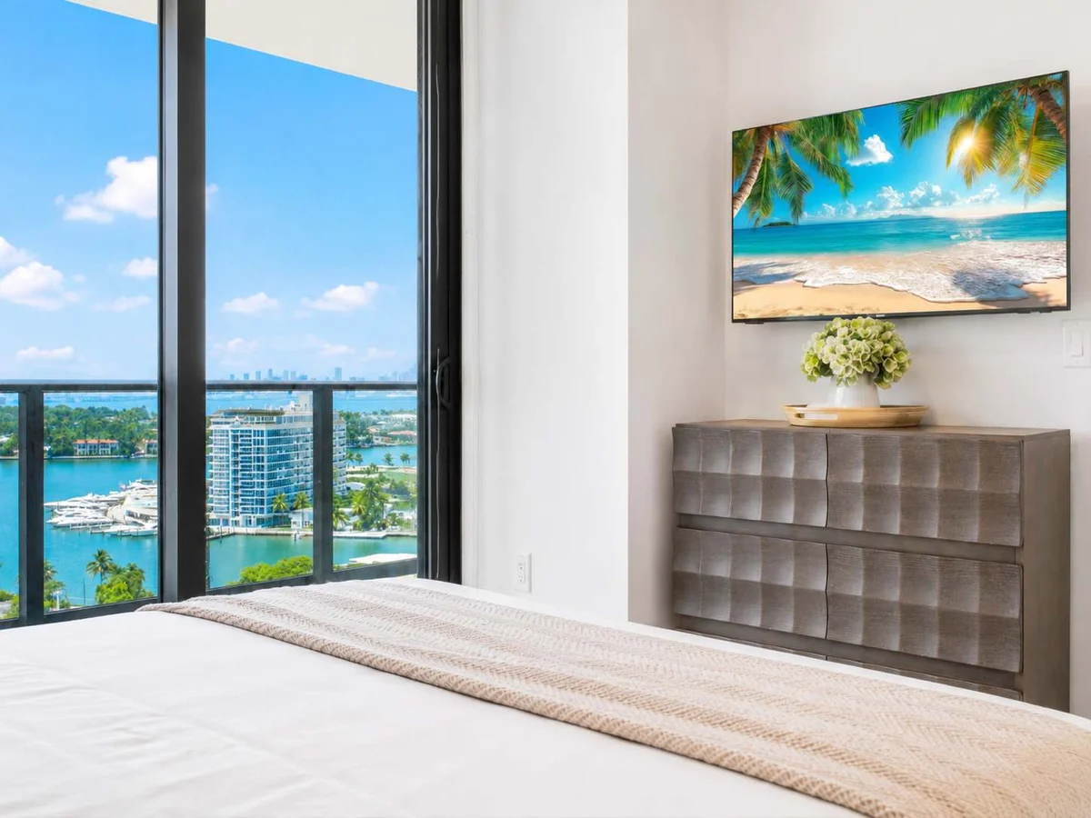 Condo in Miami Beach property photo 5
