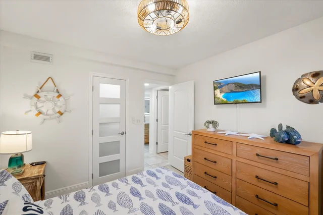 Bedroom 1 image 1