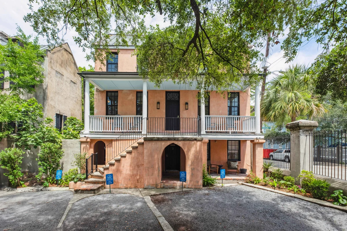 Apartment in Charleston property photo 2