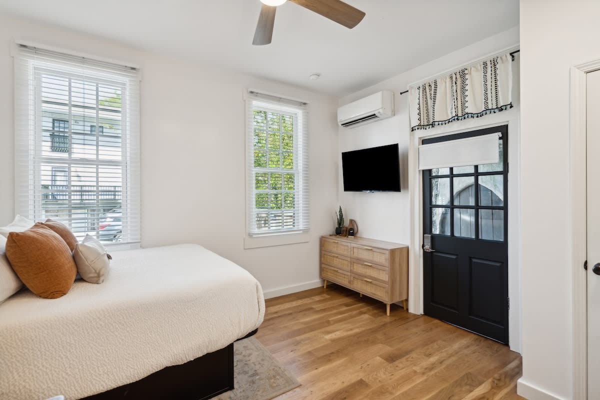 Bedroom 1 image 1
