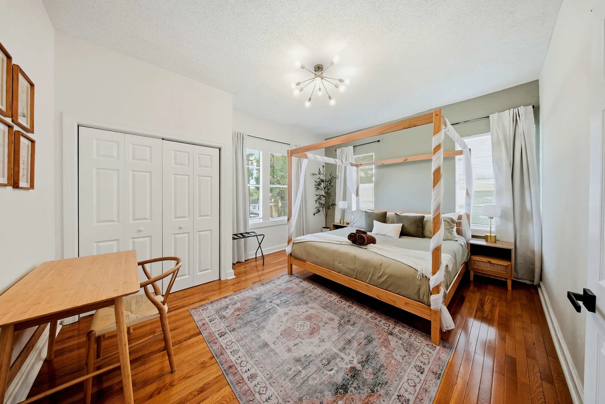 Home in Tampa property photo 5