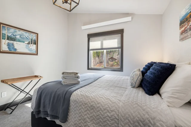 Bedroom 3 image 1