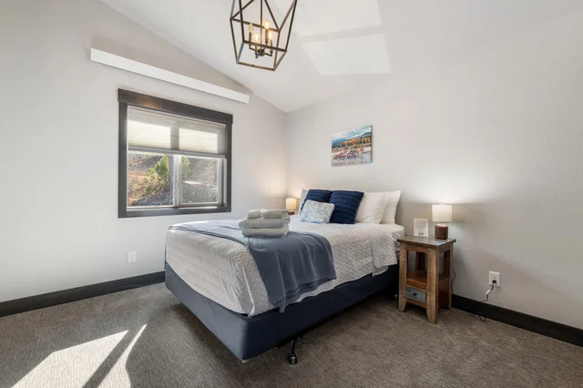 Bedroom 1 image 1