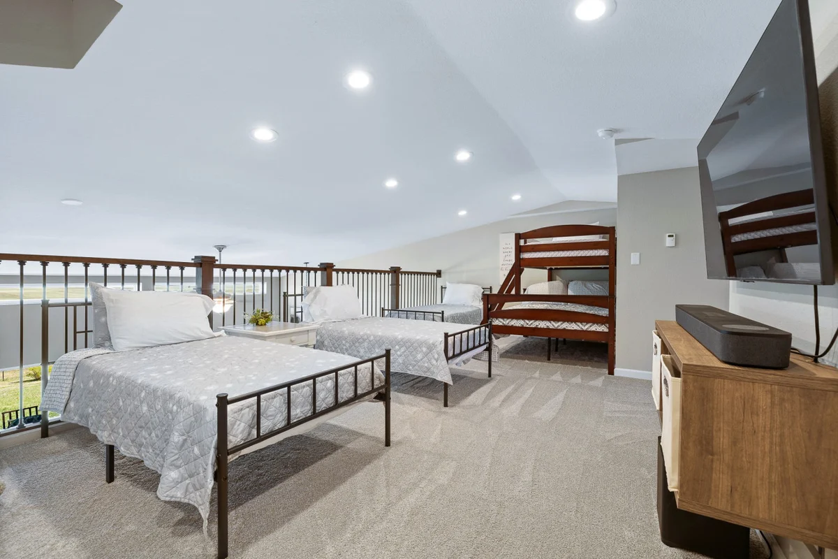 Bedroom 1 image 1
