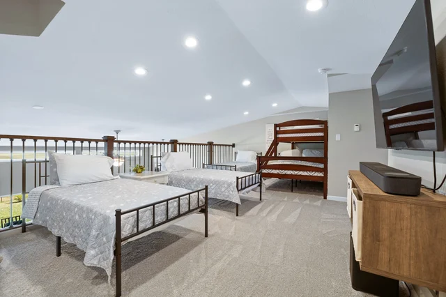 Bedroom 1 image 1