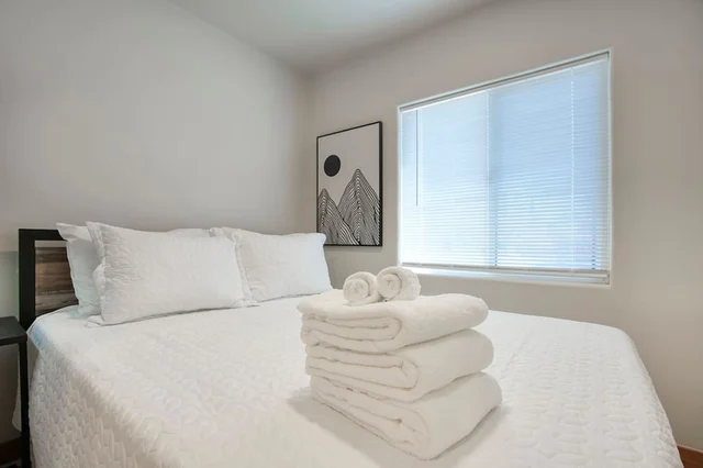 Bedroom 1 image 1