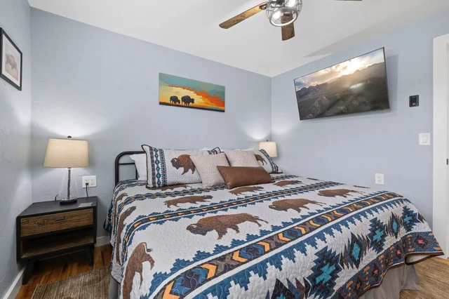 Bedroom 1 image 1