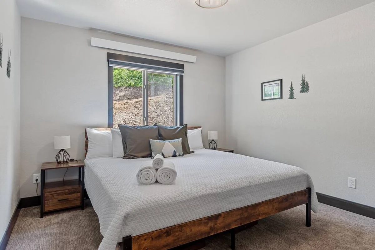 Bedroom 1 image 1