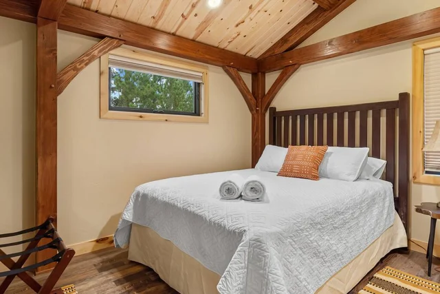 Bedroom 3 image 1