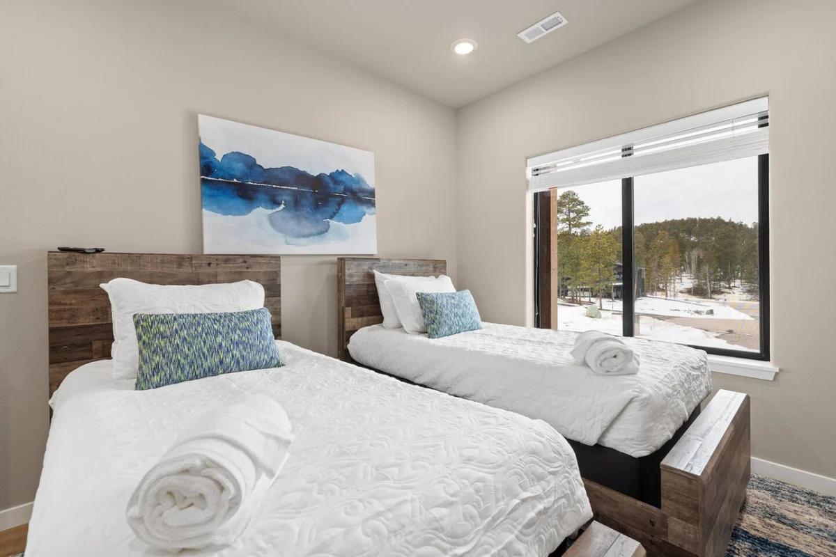 Bedroom 1 image 1