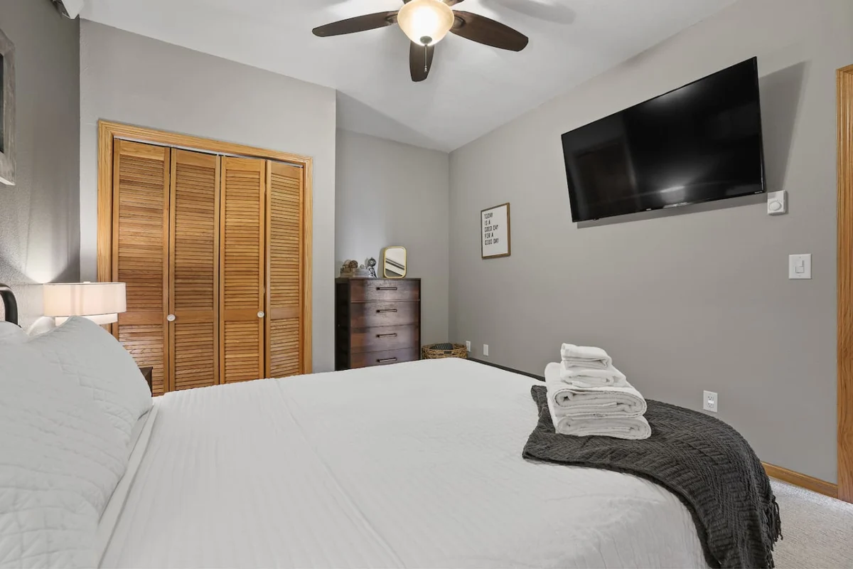 Bedroom 1 image 1