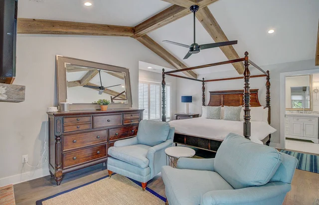 Upstairs Queen Bedroom image 1