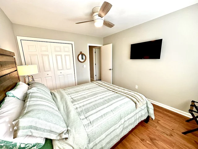 King Bedroom image 1