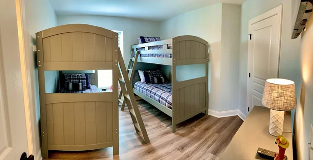 Bedroom 1 image 1