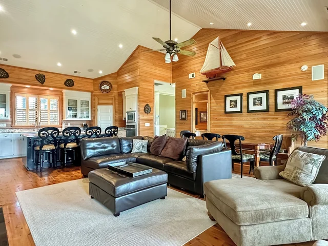 Isle Appeal - 2803 Palm Blvd #30