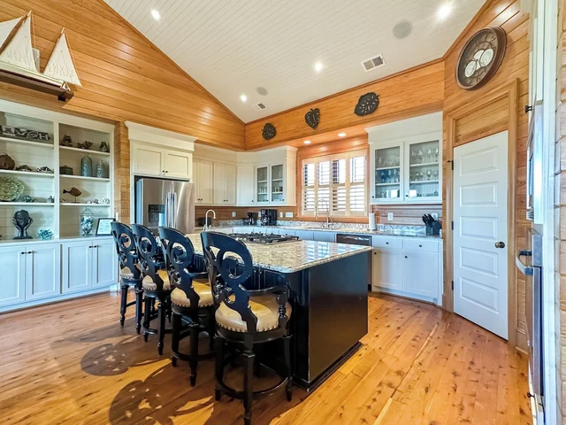 Isle Appeal - 2803 Palm Blvd #29