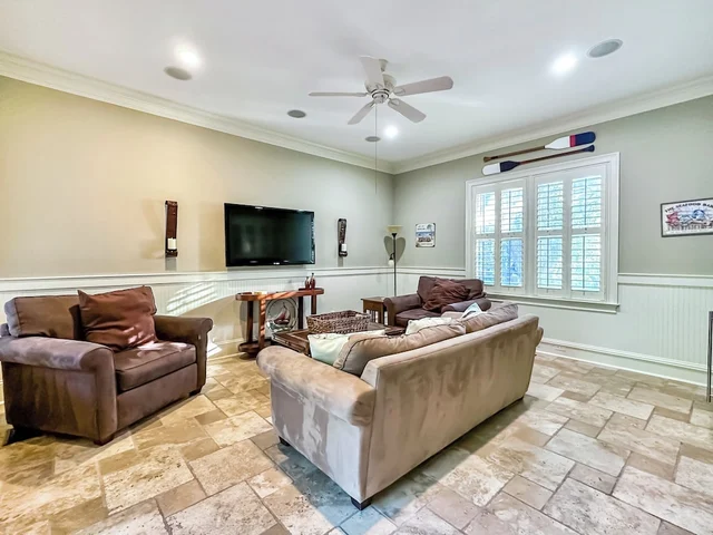 Isle Appeal - 2803 Palm Blvd #32