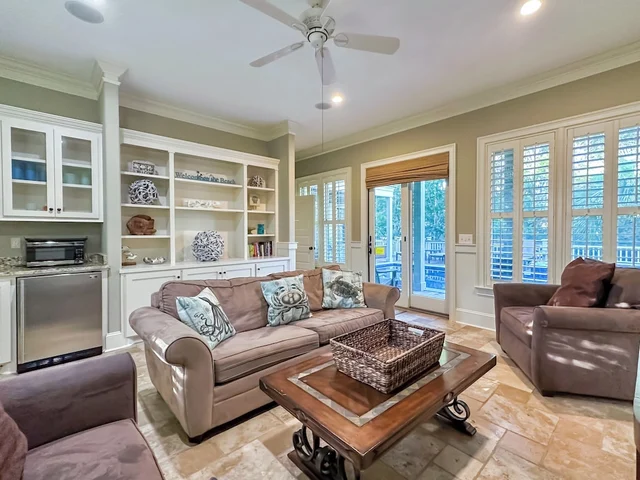 Isle Appeal - 2803 Palm Blvd #45