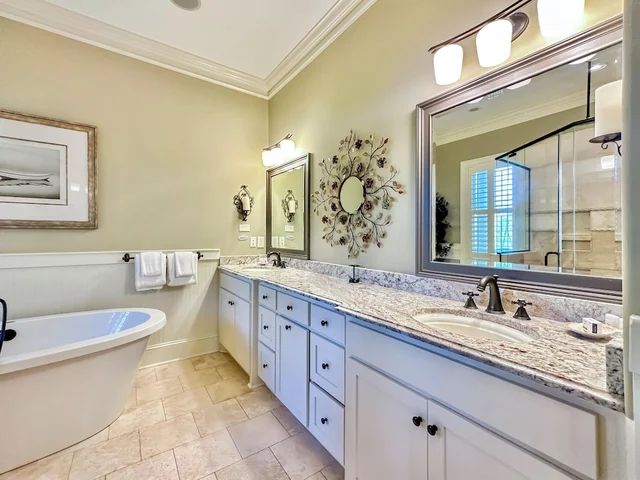 Isle Appeal - 2803 Palm Blvd #12