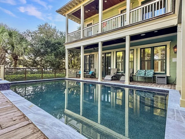 Isle Appeal - 2803 Palm Blvd #27
