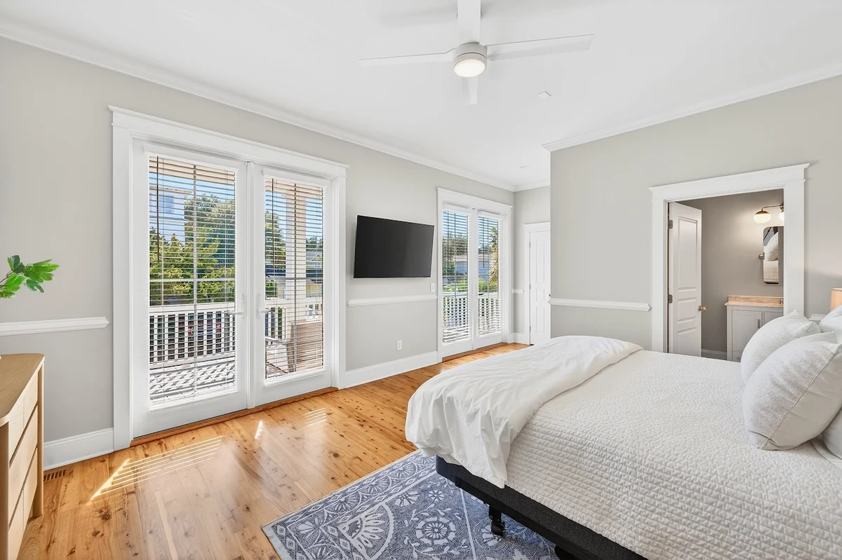 Sun Kissed by the Sea - 3007 Cameron Blvd. #38
