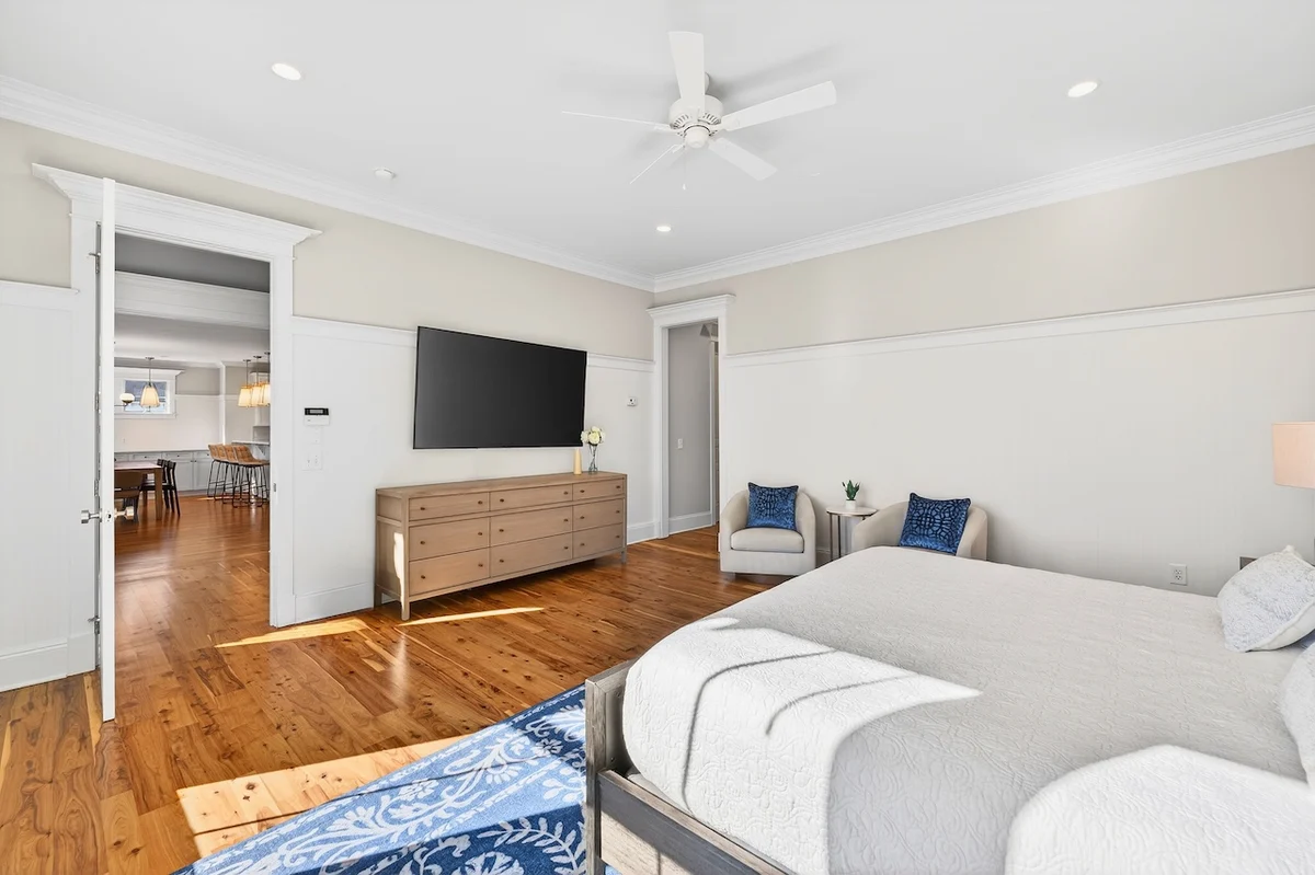 Sun Kissed by the Sea - 3007 Cameron Blvd. #2