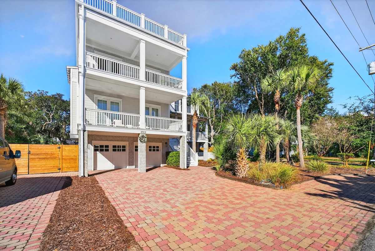 Sun Kissed by the Sea - 3007 Cameron Blvd. #43
