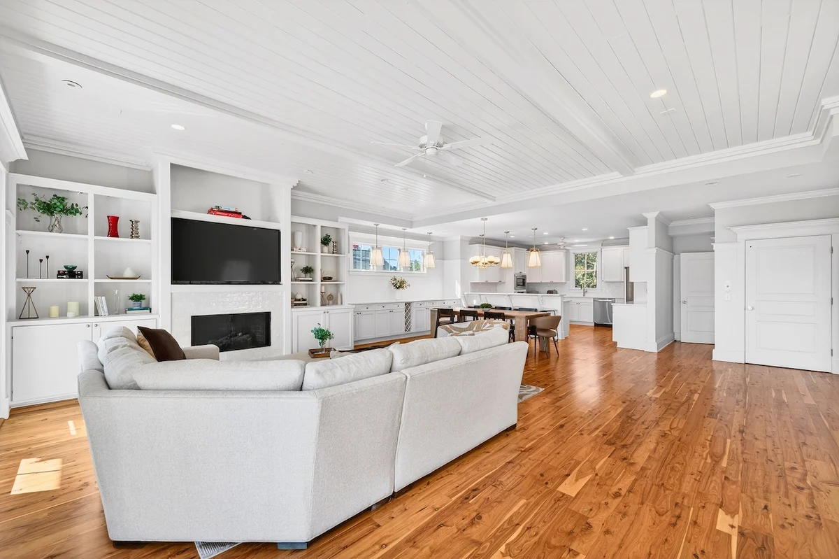 Sun Kissed by the Sea - 3007 Cameron Blvd. #107