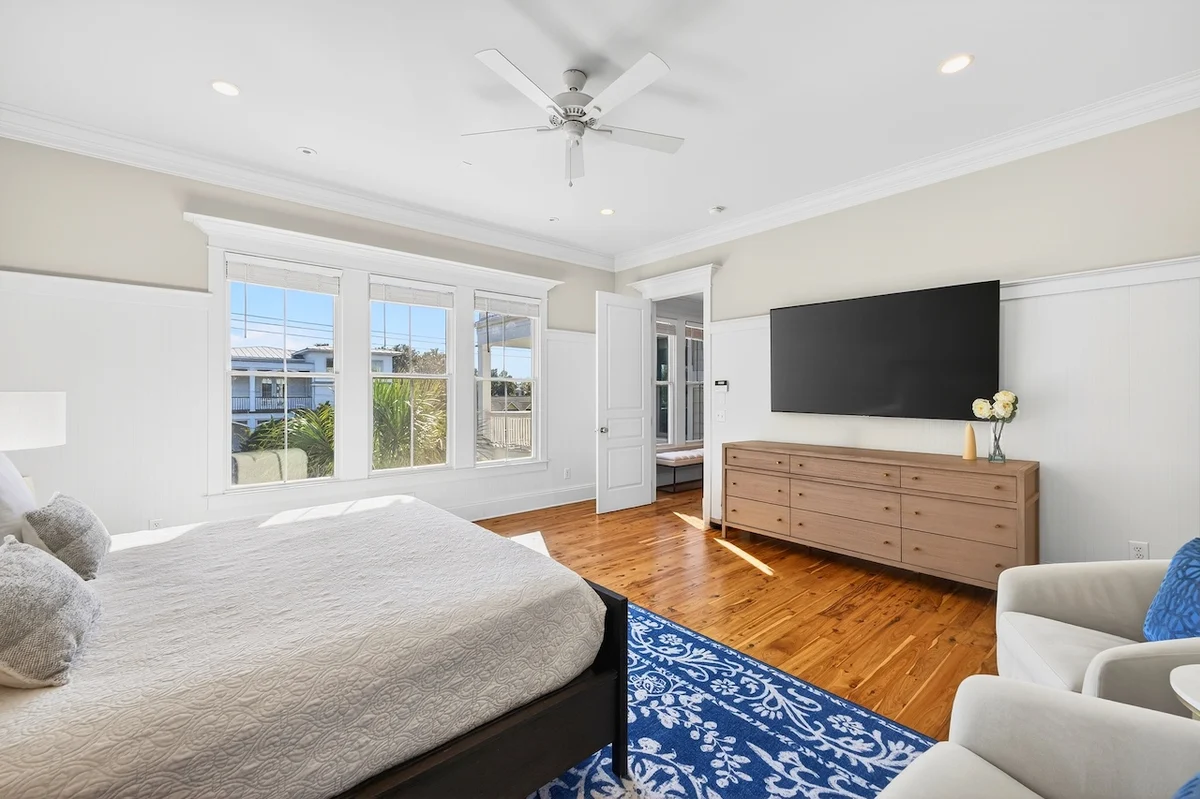 Sun Kissed by the Sea - 3007 Cameron Blvd. #37