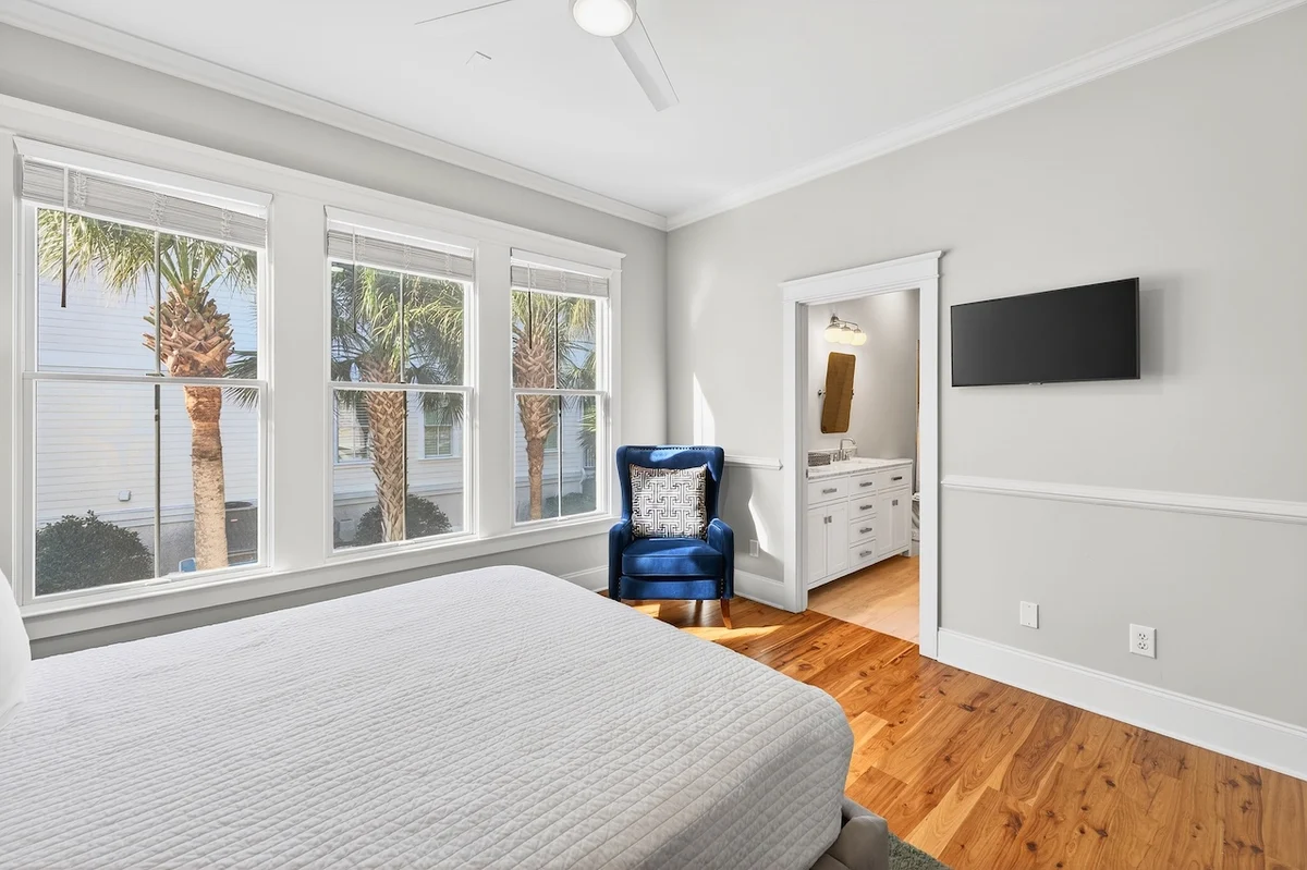 Sun Kissed by the Sea - 3007 Cameron Blvd. #5
